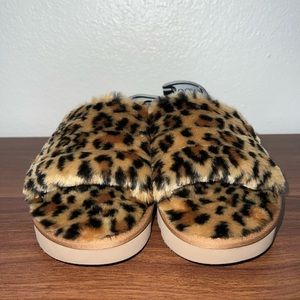 Koolaburra by Ugg Fuzz' II Cheetah Slippers Women’s
Size 6 Brand New